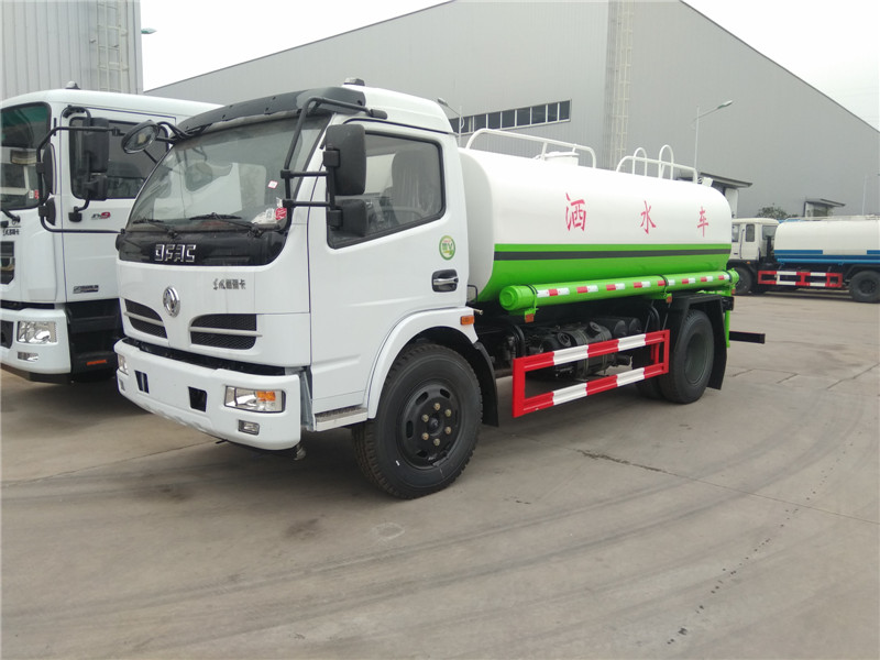 东风福瑞卡8吨洒水车